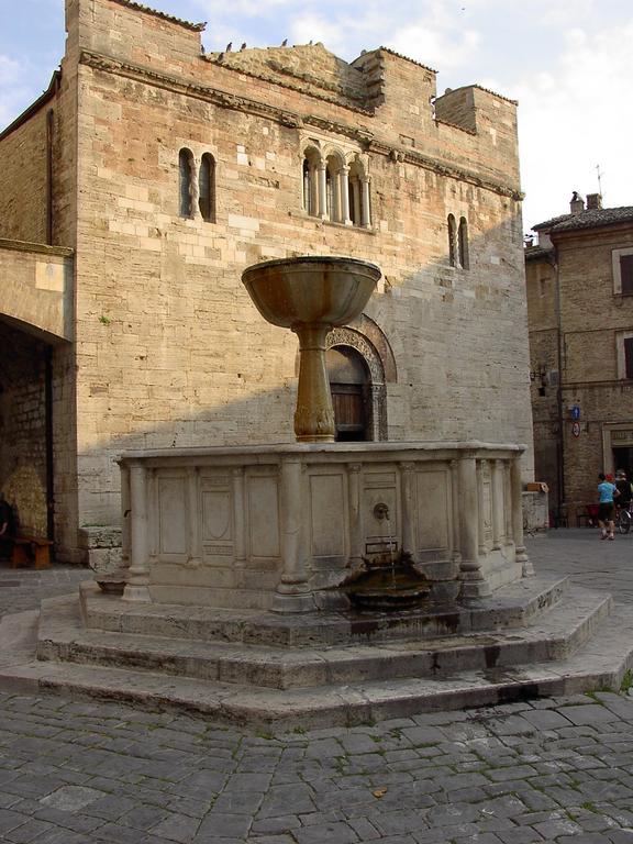 Hotel Palazzo Brunamonti بيفانيا المظهر الخارجي الصورة