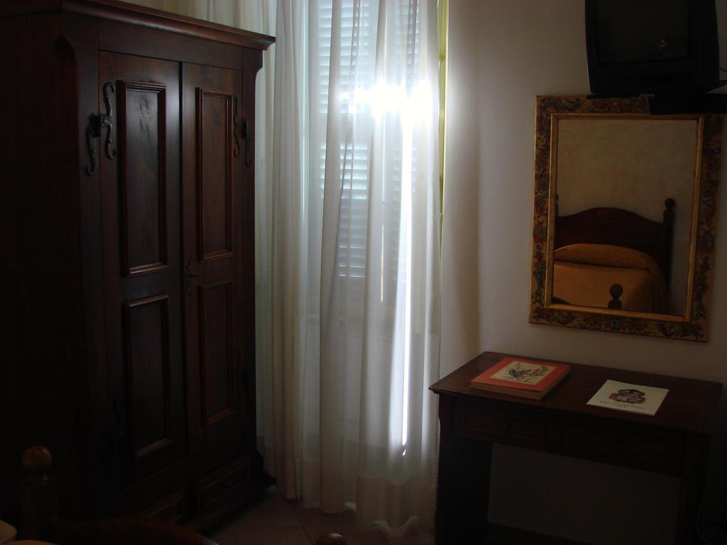 Hotel Palazzo Brunamonti بيفانيا المظهر الخارجي الصورة