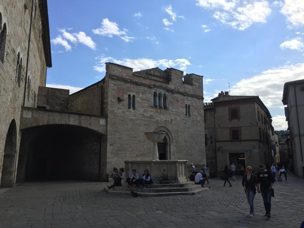 Hotel Palazzo Brunamonti بيفانيا المظهر الخارجي الصورة